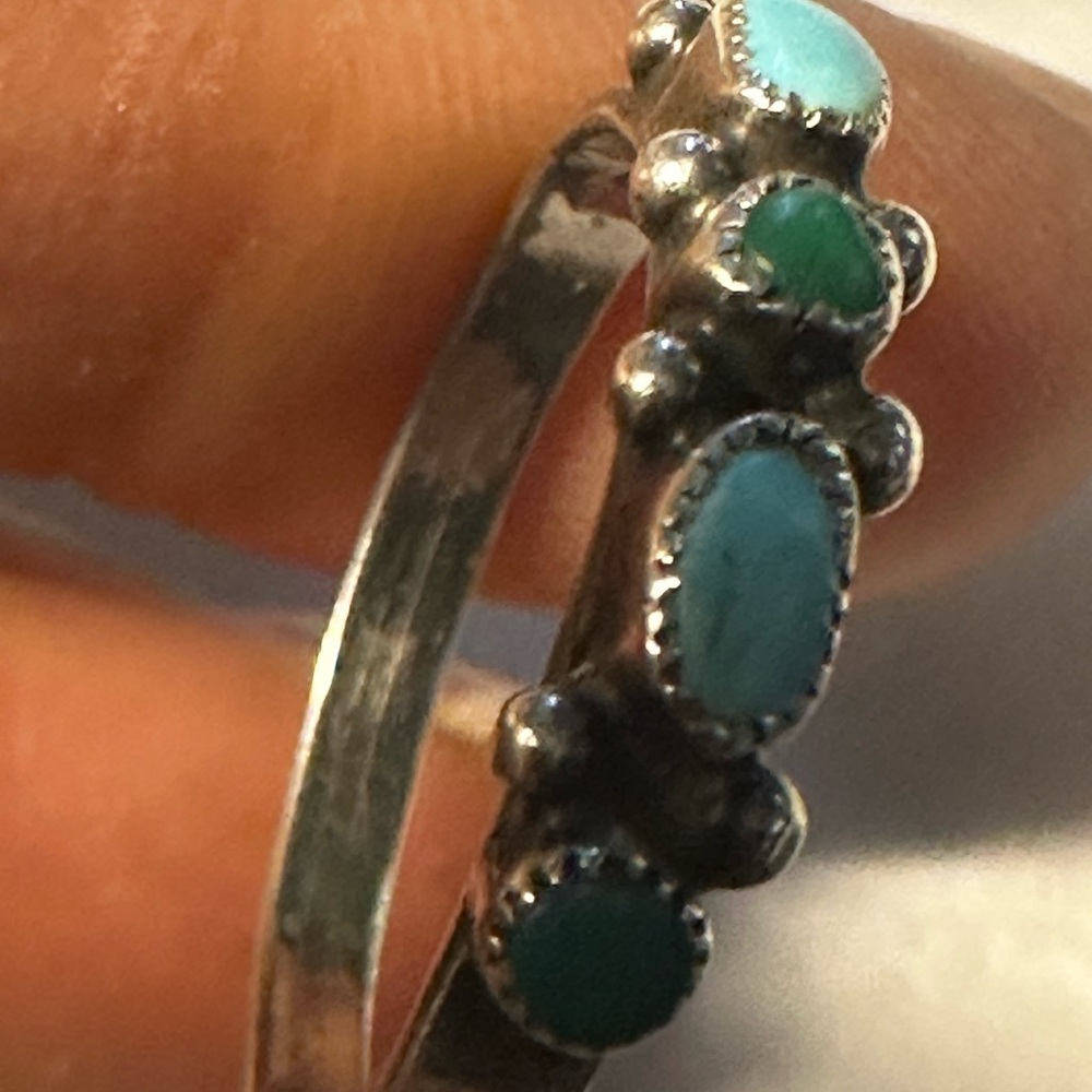 Vintage Native American Turquoise and Green Stone Silver Ring - Picture 5 of 11